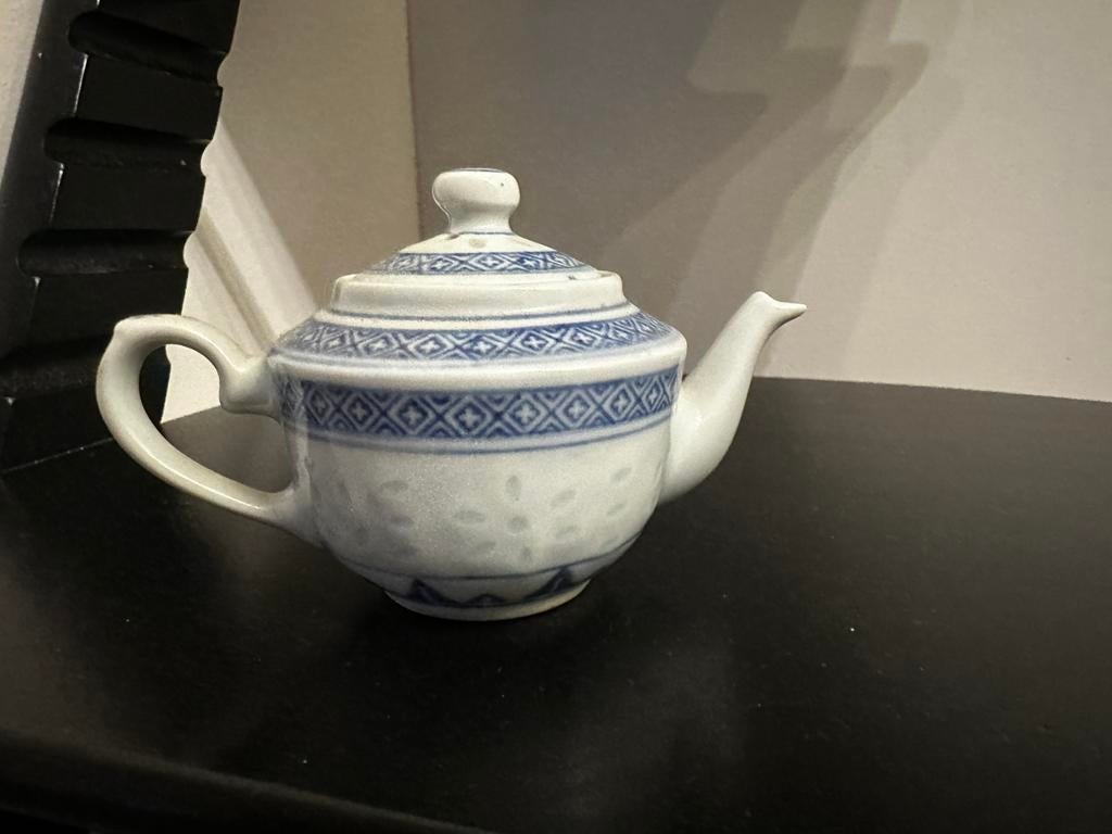 Chinees rijstkorrel porseleinen theepot, Huis en Inrichting, Keuken | Servies, Overige typen, Ophalen of Verzenden, Zo goed als nieuw