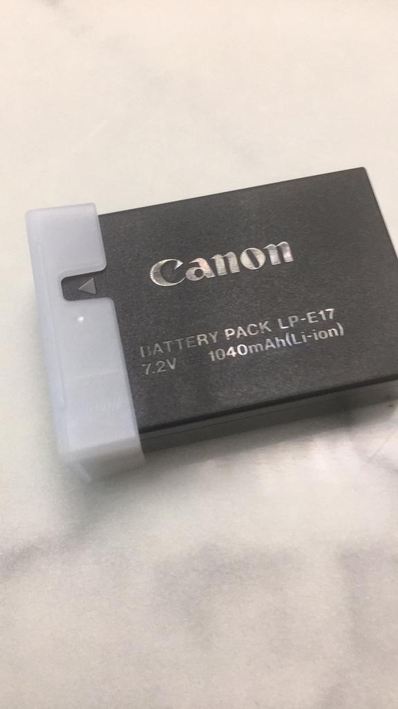 Canon battery pack LP - E17, Audio, Tv en Foto, Fotografie | Accu's en Batterijen, Ophalen of Verzenden, Zo goed als nieuw