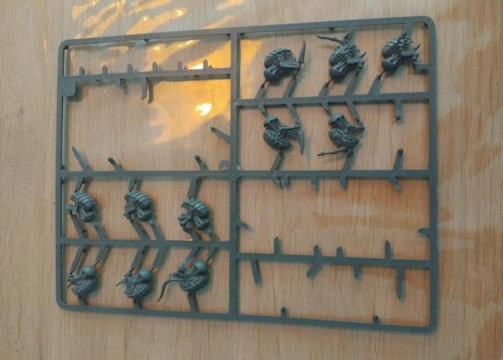 Warhammer tyranids - Carnifex - ALL Head Variants (a) Bits B, Hobby en Vrije tijd, Wargaming, Ophalen of Verzenden, Warhammer