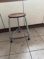 Vintage Industriële Kruk - IJzeren Onderstel, Houten Zitting, Ophalen, Gebruikt, Hout