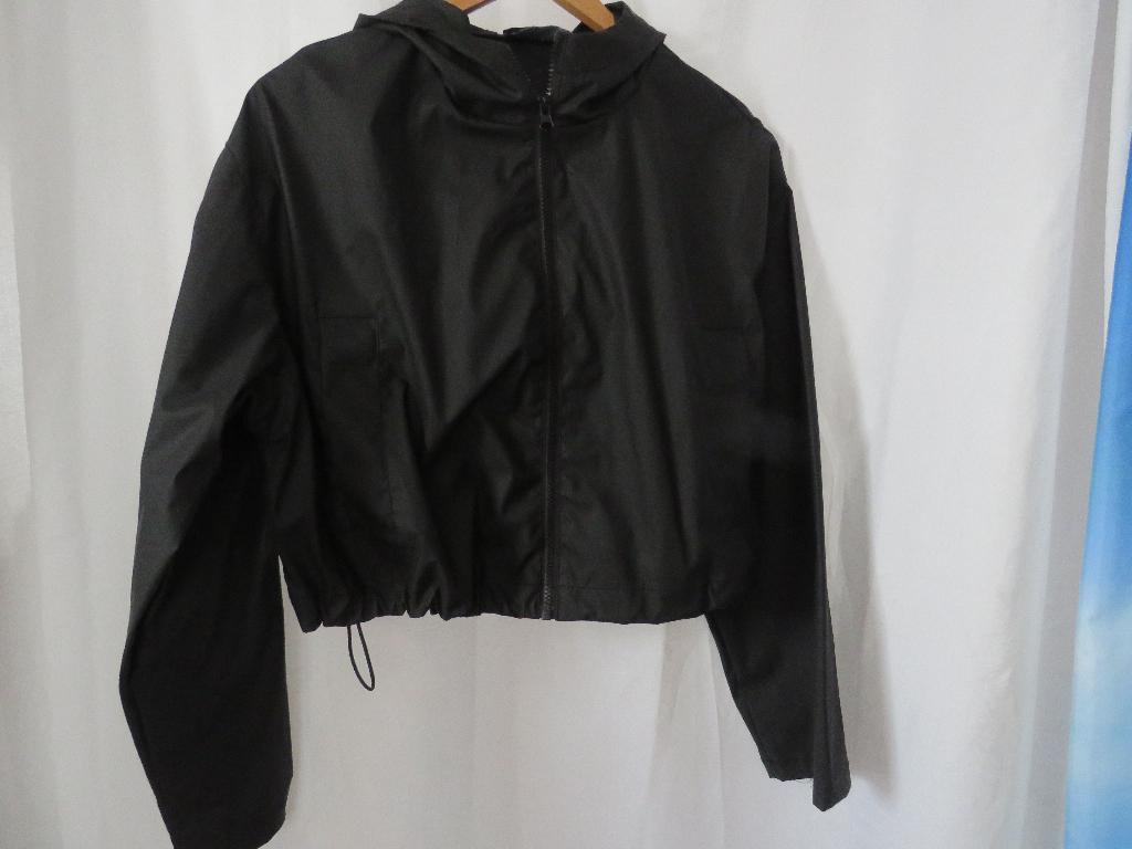 zwarte cropped regenjas mt S van Asos, Zwart, Ophalen of Verzenden, Zo goed als nieuw, Maat 36 (S)