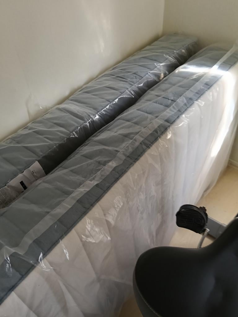 2x IKEA VALEVÅG matrassen 80x200 - Zo goed als nieuw, Huis en Inrichting, Slaapkamer | Matrassen en Bedbodems, Ophalen, Eenpersoons