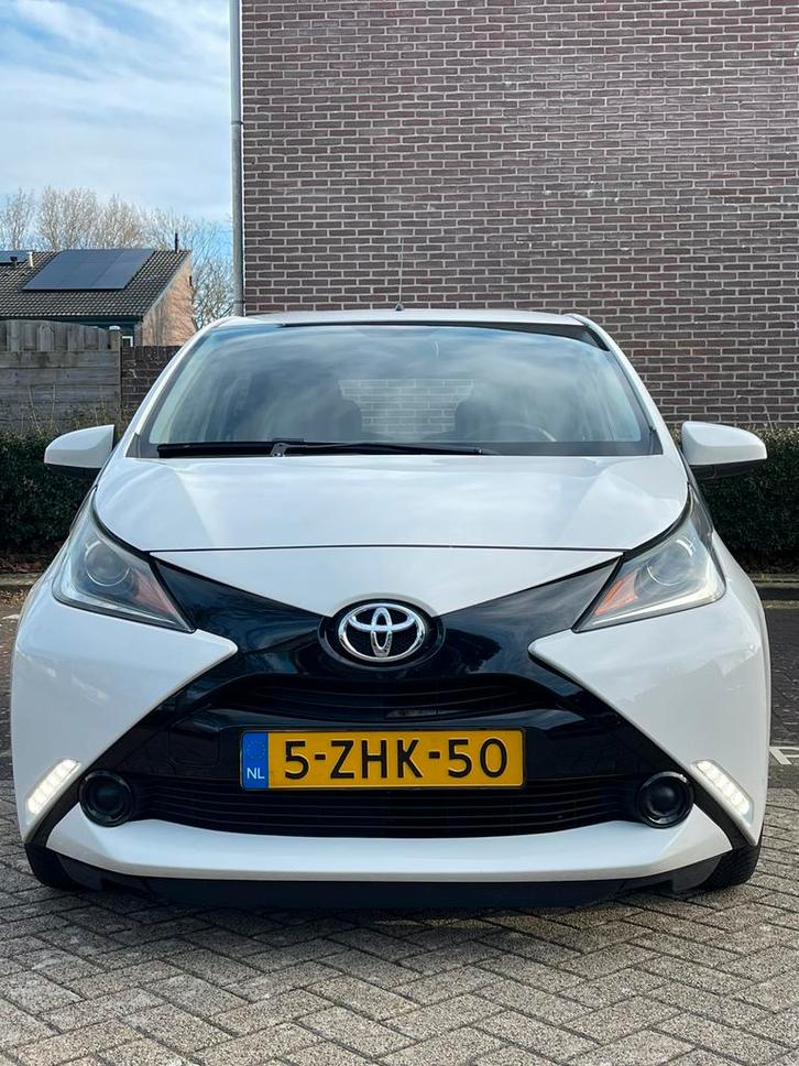 Toyota Aygo 1.0 12V Vvt-i Ddrs 2015 Wit, Auto's, Toyota, Particulier, Aygo, Benzine, A, Hatchback, Handgeschakeld, Origineel Nederlands