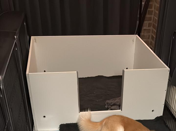 Te Huur: Nette Werpkist 120 cm X 120 cm, Dieren en Toebehoren, Hondenbenches, Gebruikt, Ophalen