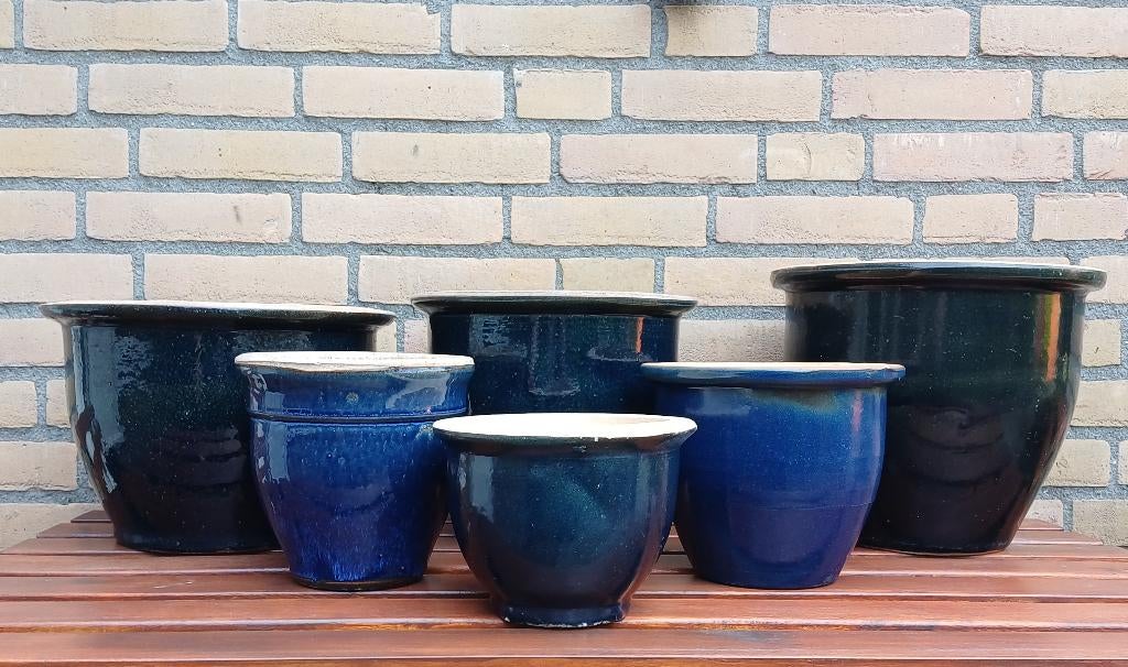Blauwe geglazuurde stenen bloempotten., Tuin en Terras, Gebruikt, Rond, Minder dan 40 cm, Ophalen