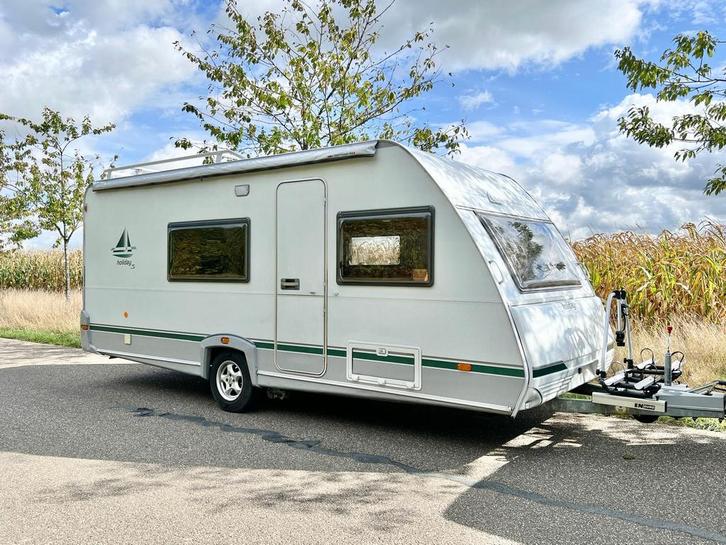 Mooie Eifelland Holiday S met stapelbed, Caravans en Kamperen, Caravans, Bedrijf, tot en met 5, 750 - 1000 kg, Treinzit, Eifelland