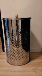 2 wasmanden of prullenmanden, Ophalen