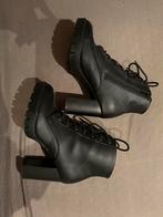 Hakken, Zwart, Ophalen of Verzenden, Zo goed als nieuw, Schoenen met hoge hakken