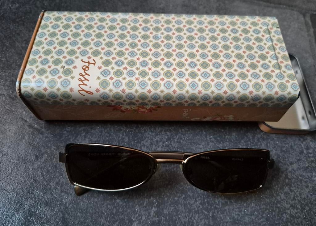 Fossil Zonnebril Inclusief Hoes, Overige merken, Zonnebril, Overige kleuren, Ophalen of Verzenden