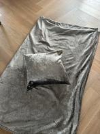 Claudi Plaid en 3 kussens met crocoprint, Ophalen of Verzenden, Zo goed als nieuw, Grijs, Vierkant