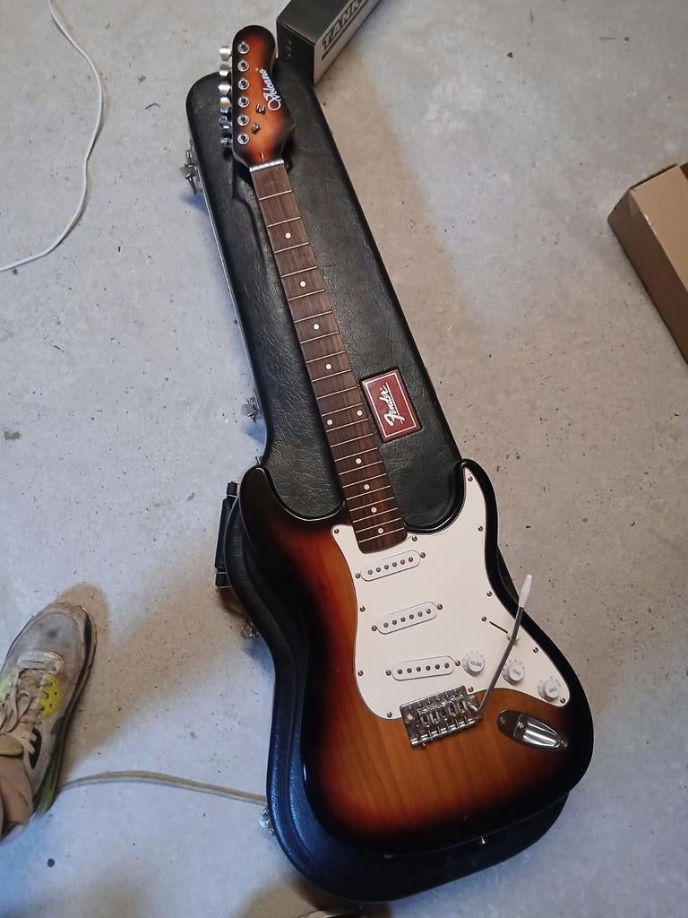 Volcano stratocaster, Muziek en Instrumenten, Snaarinstrumenten | Gitaren | Elektrisch, Ophalen of Verzenden, Gebruikt, Solid body