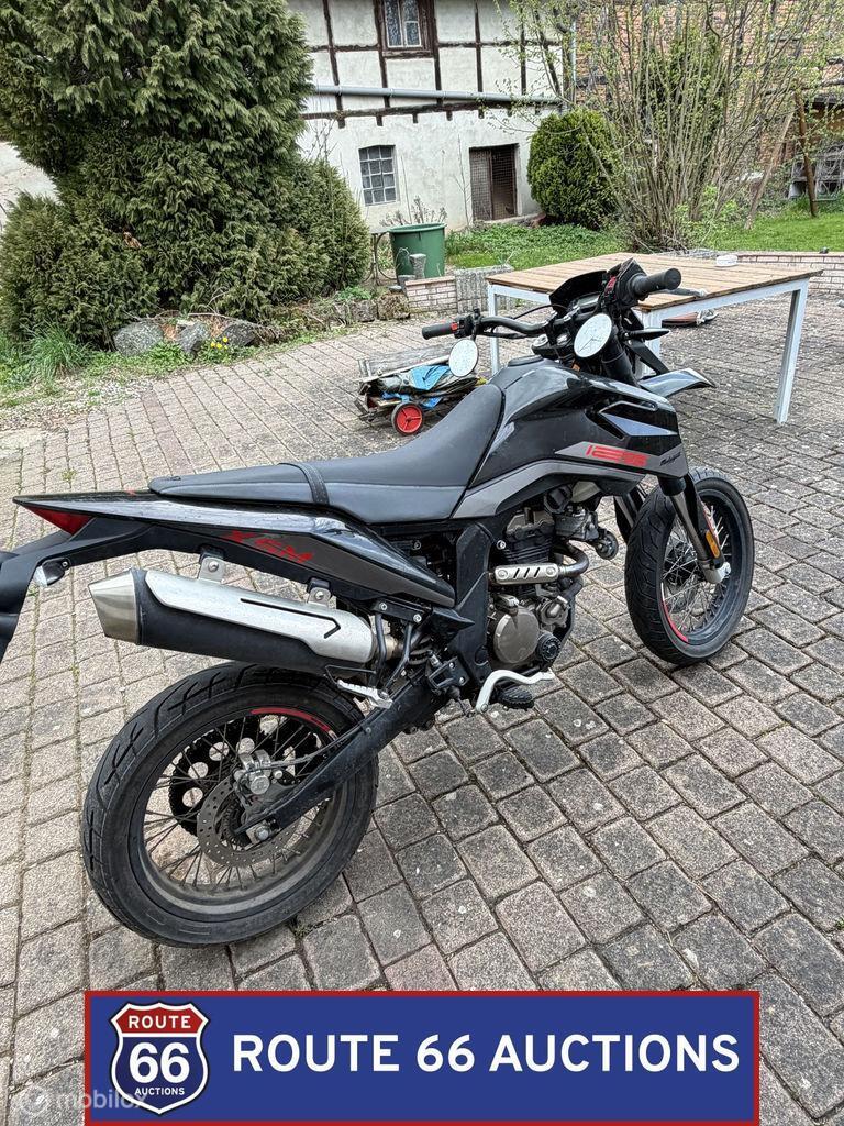 Malaguti XSM 125 | 2024 | Route 66 Auctions, Auto's, Overige Auto's, Gebruikt, Overige carrosserieën, Zwart, Bedrijf