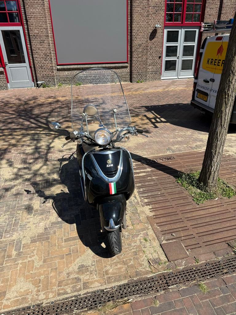 Sym scooter met schade - handvat kapot (rijdt wel), Fietsen en Brommers, Scooters | SYM, Ophalen, Gebruikt, Overige modellen, Maximaal 45 km/u