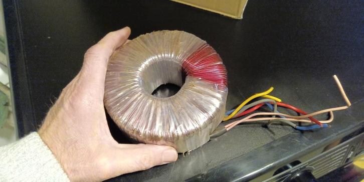 AMPLIMO RINGKERN TRANSFORMATOR 230V in, 2x40V uit 6.25A, Hobby en Vrije tijd, Elektronica-componenten, Ophalen of Verzenden