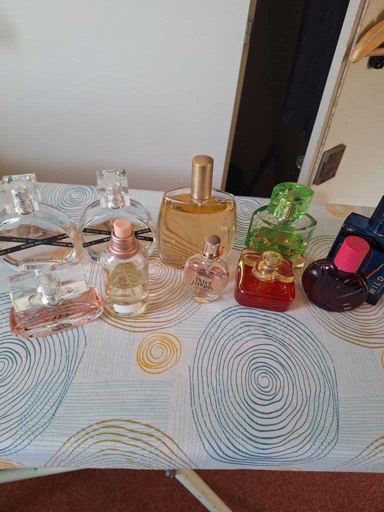 Eau de parfum, Verzamelen, Ophalen of Verzenden, Parfumfles