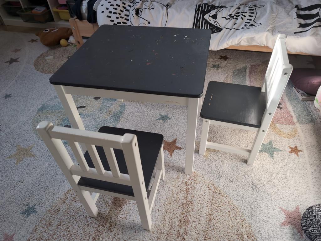 Kindertafel met 2 stoeltjes - zwart/wit, Kinderen en Baby's, Kinderkamer | Tafels en Stoelen, Ophalen