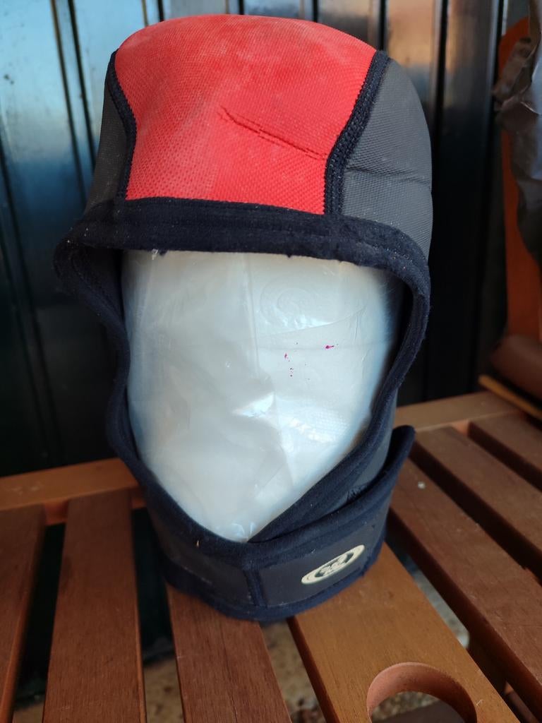 Maui Magic 2mm surfkap voor koud water, Watersport en Boten, Ophalen of Verzenden, Gebruikt, Overige typen