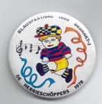 Button V.V. De Herrieschöppers - Weert 1978, Verzamelen, Speldjes, Pins en Buttons, Ophalen of Verzenden, Gebruikt, Overige onderwerpen