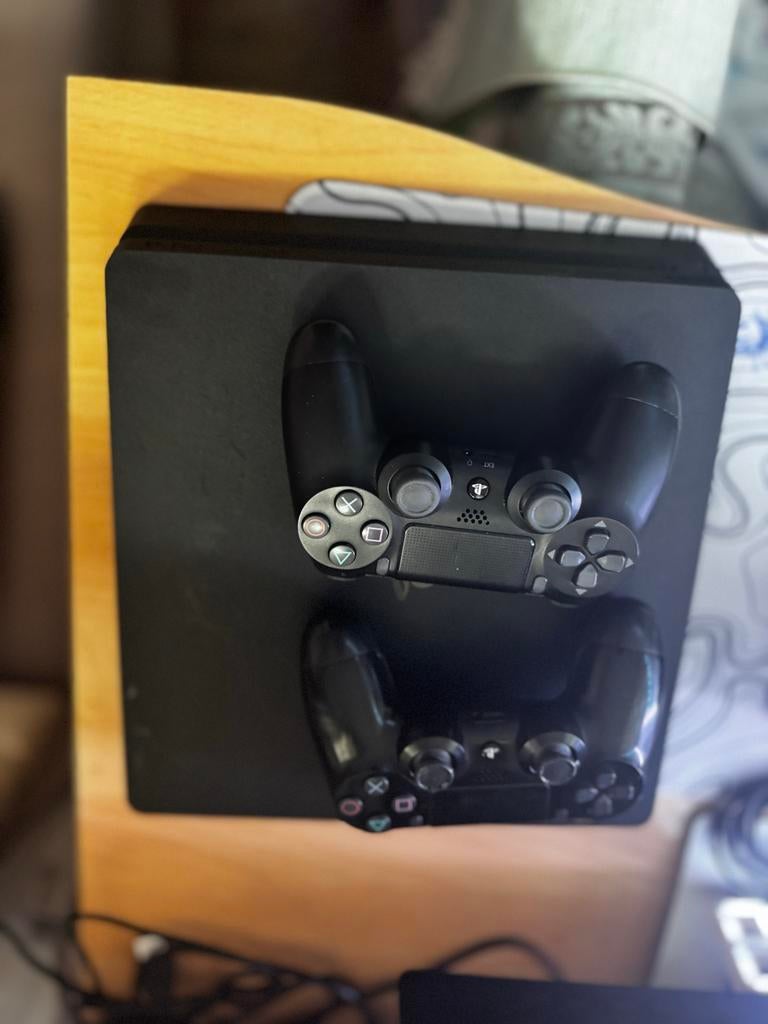 PS4 Slim 1TB + 13 games + scherm – perfecte staat, Spelcomputers en Games, Games | Sony PlayStation 4, 2 spelers, Ophalen, Gebruikt