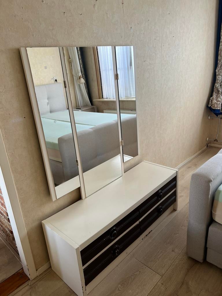 Gratis ophalen : Kaptafel Slaapkamer Kast Spiegel Laden Kast, Ophalen, Gebruikt, 100 tot 150 cm, 100 tot 150 cm