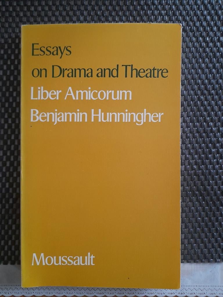 Essays on Drama and Theatre - Moussault, Boeken, Ophalen of Verzenden, Gelezen, Diverse auteurs