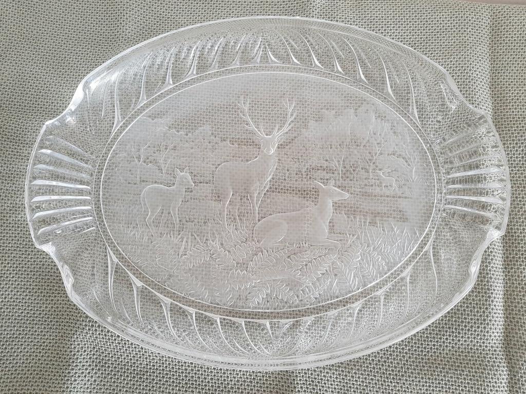 Prachtige glazen serveerschaal met herten, reliëf, Frankrijk, Ophalen