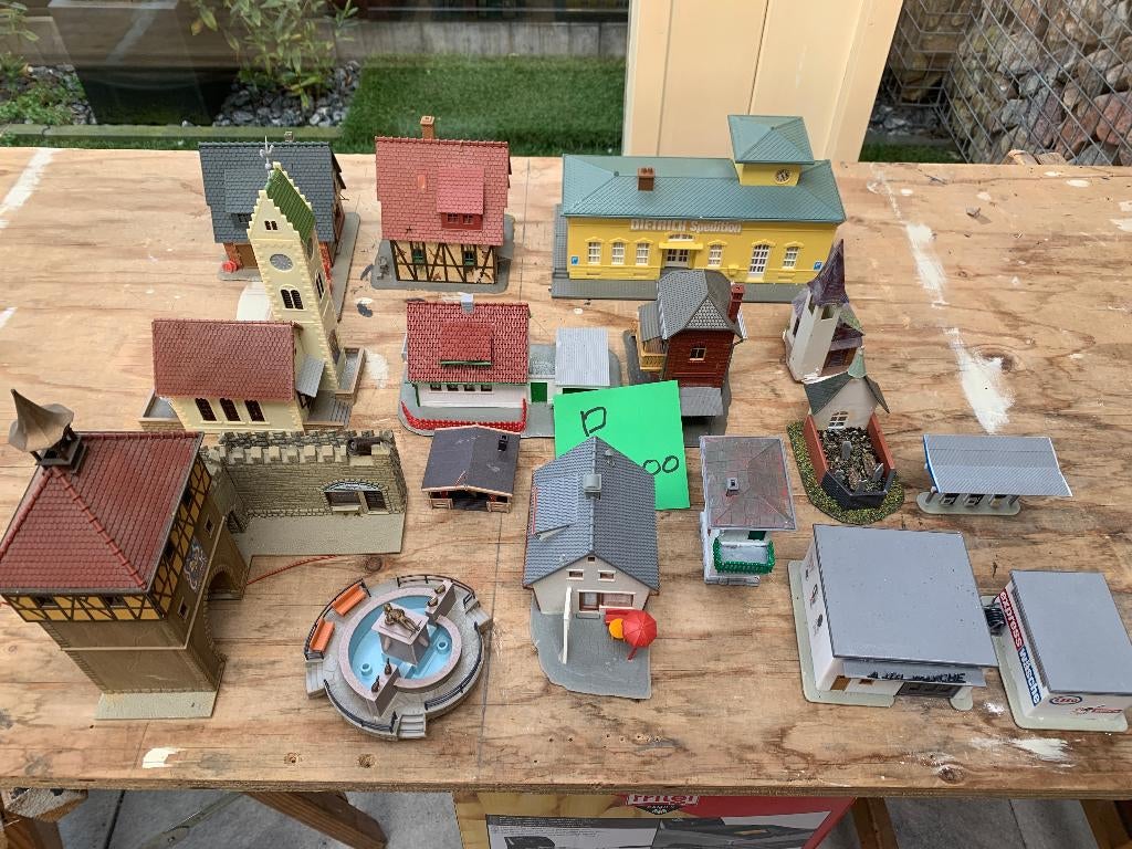 Gebouwde  huisjes  en meer  Kavel  D, Hobby en Vrije tijd, Modeltreinen | H0, Overige merken, Gebruikt, Gelijkstroom of Wisselstroom