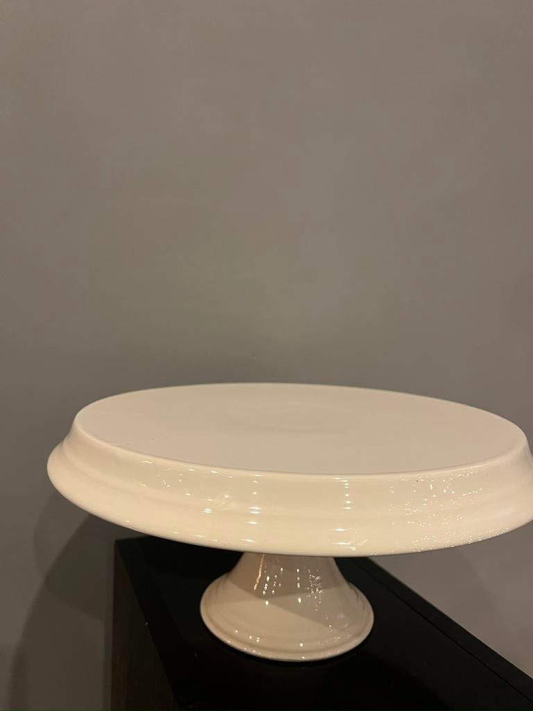 WEDGWOOD STIJL BEIGE PORSELEINEN ETAGERE TAART STANDAARD, Ophalen of Verzenden, Zo goed als nieuw