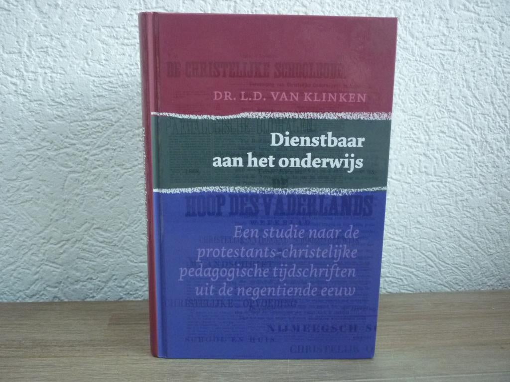 Dr. L.D. van Klinken - Dienstbaar aan het onderwijs, Ophalen of Verzenden, Zo goed als nieuw, Christendom | Protestants