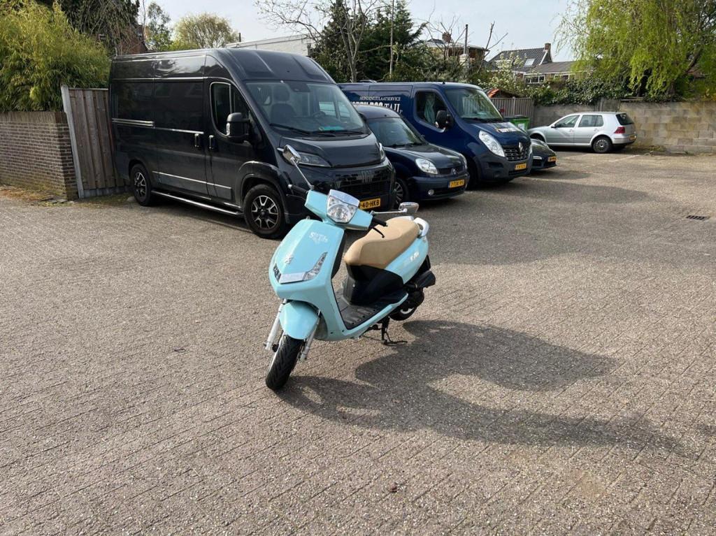 Peugeot New Vivacity 1-cilinder, 4-takt, luchtgekoeld Turquo, Fietsen en Brommers, Scooters | Peugeot, Gebruikt, -, - 0
-, NL