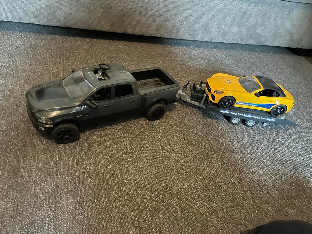 Brudet Ram met aanhanger en race auto, Hobby en Vrije tijd, Modelbouw | Auto's en Voertuigen, Overige merken, Gebruikt, Auto, Groter dan 1:32