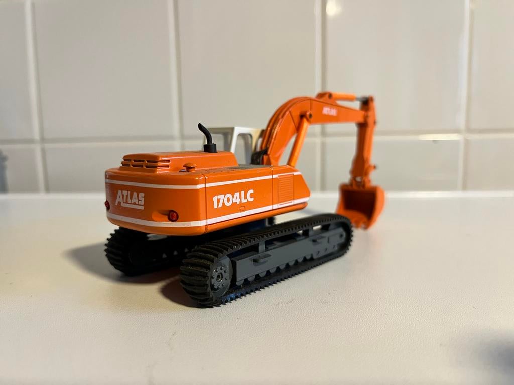 Atlas 1704LC Graafmachine Model - Zo goed als nieuw, Hobby en Vrije tijd, Modelauto's | 1:50, Ophalen of Verzenden, Zo goed als nieuw