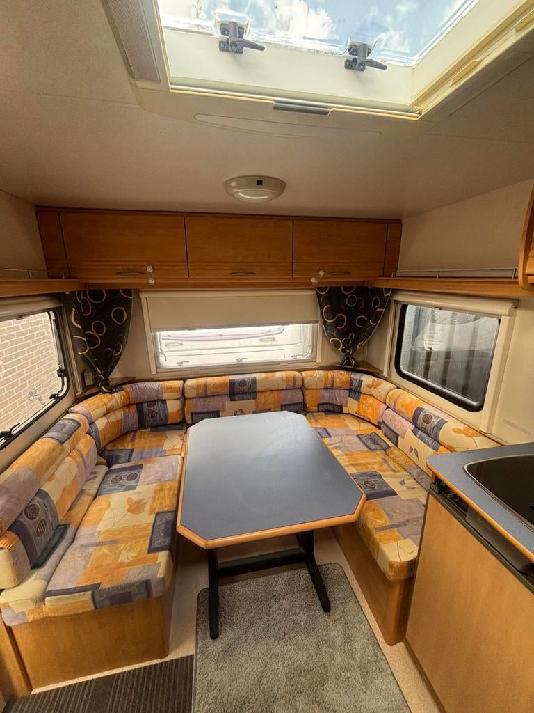 Nette Caravelair Met voortent luifel en 2 slaapcabines!, Rondzit, Bedrijf, 750 - 1000 kg, Caravelair