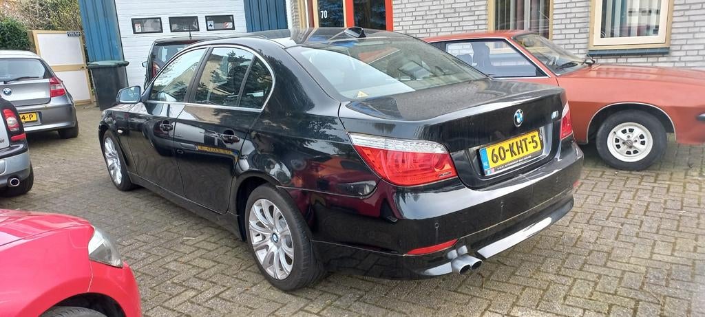 BMW 5-Serie 2.5 I 523 AUT 12- 2009 Zwart, Auto's, Achterwielaandrijving, 1800 kg, Zwart, Zwart