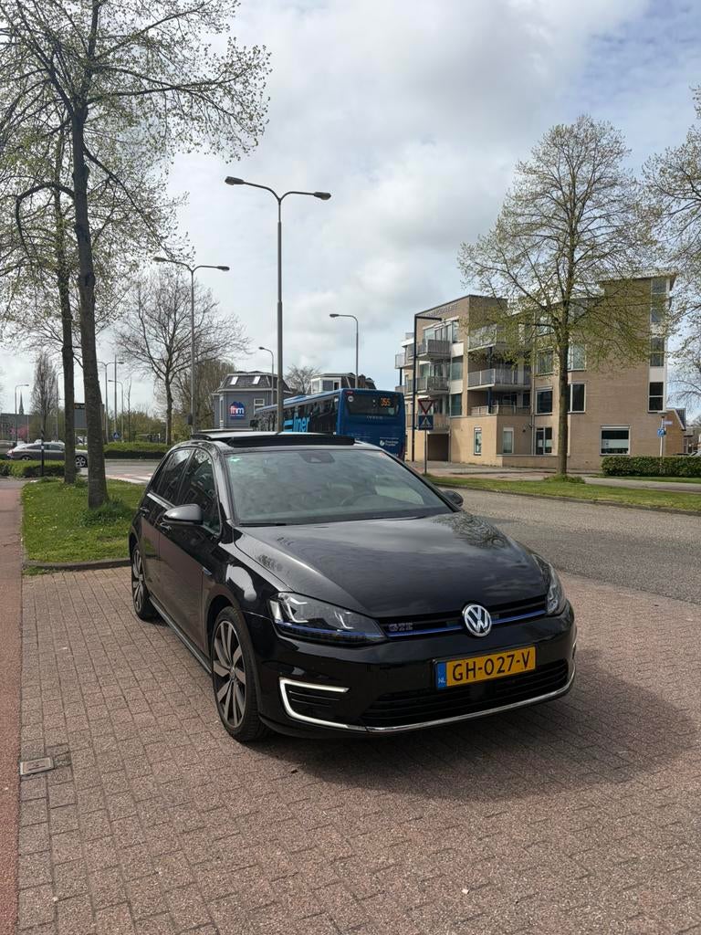 Golf 7 GTE | ACC | Lane assist | Leer | Pano | Stoelverwarmi, Euro 6, 4 cilinders, Lichtsensor, Zwart
