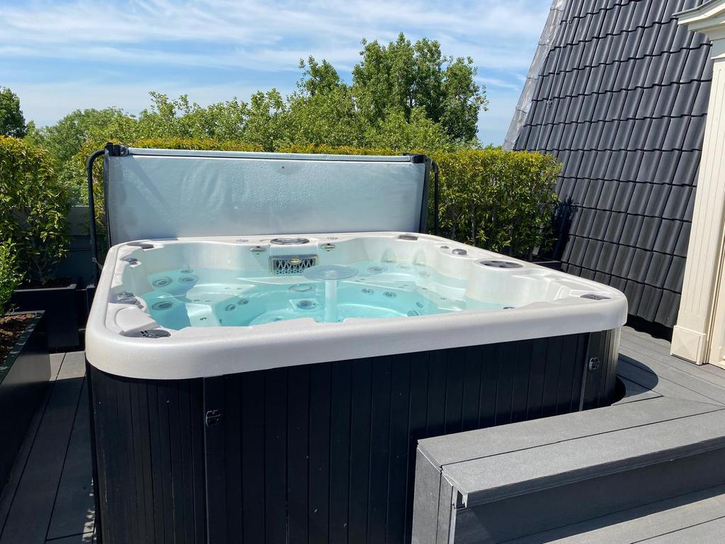 Coast Spas Luxury Freedom 65 jacuzzi 8 persoons, Ophalen, Zo goed als nieuw
