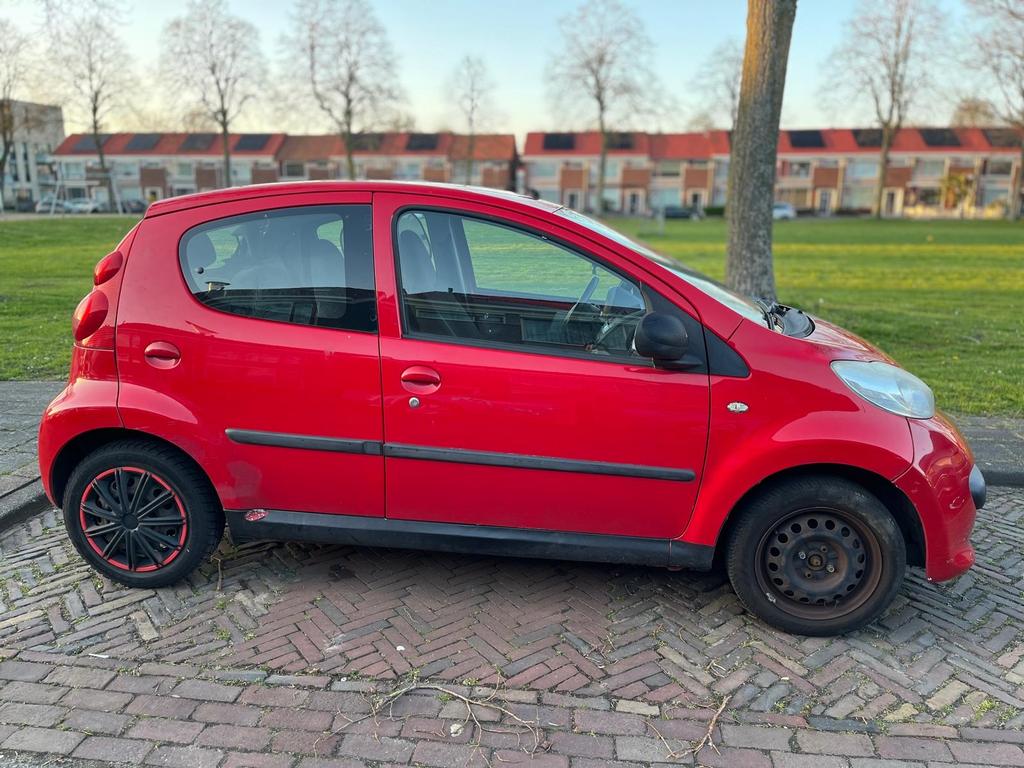 Peugeot 107 1.0 12V 5DR 2008 Rood, Auto's, Peugeot, Voorwielaandrijving, 4 stoelen, 68 pk, Origineel Nederlands