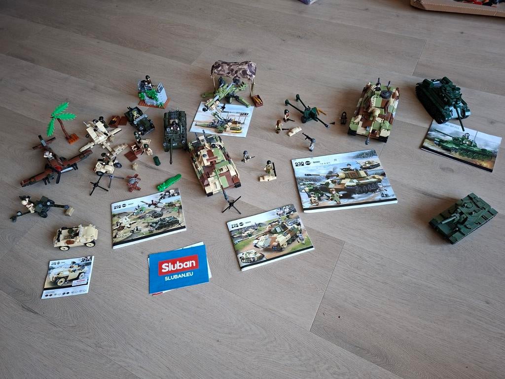 Sluban legervoertuigen + 1 Cone inclusief boekjes, Ophalen, Zo goed als nieuw, Tank, Overige merken