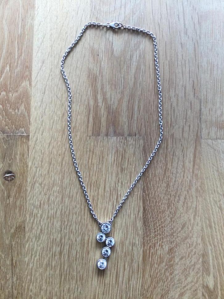 Zilveren ketting met vaste hanger blanke steentjes., Sieraden, Tassen en Uiterlijk, Kettingen, Zo goed als nieuw, Zilver, Ophalen of Verzenden