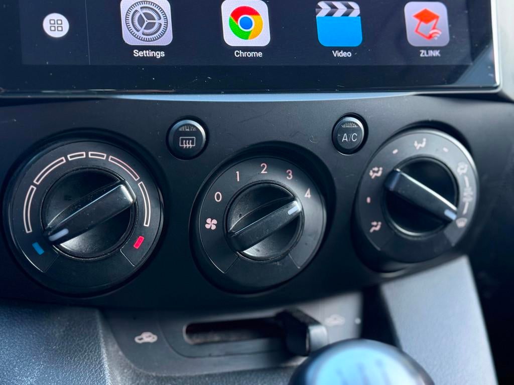 Mazda 2 1.3 TS-Airco-Navi-APK-NAP!, Auto's, Mazda, Voorwielaandrijving, Gebruikt, 31 €/maand, 4 cilinders