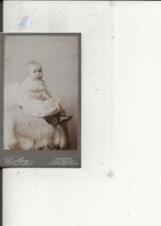 CdV Baby met rammelaar op schapenvacht Delboy, Ophalen of Verzenden, Voor 1920, Ongelopen, Zuid-Holland
