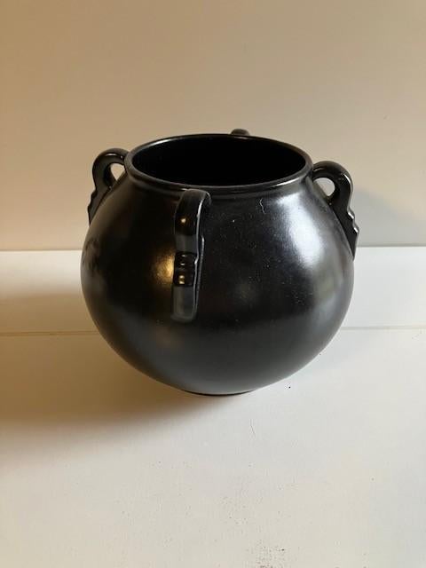 Zwarte vaas (Gouda?), Huis en Inrichting, Woonaccessoires | Vazen, Zwart, Aardewerk of Porselein, Ophalen of Verzenden, Zo goed als nieuw