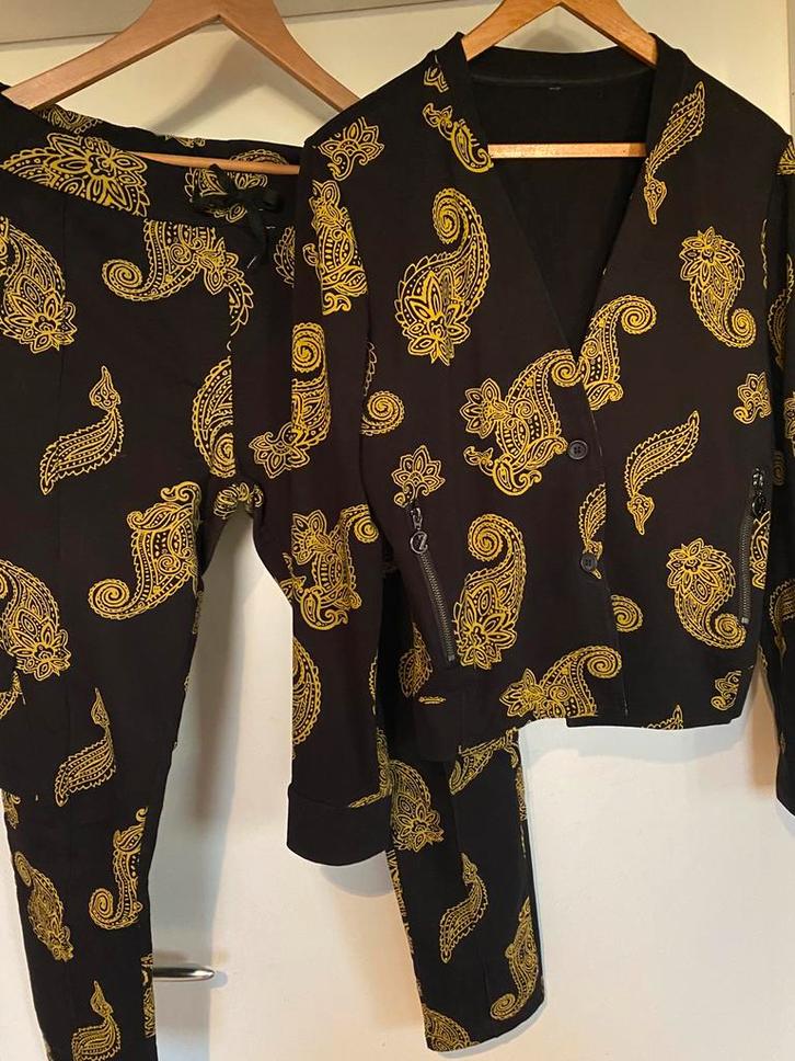 Zoso jasje maat XL en broek maat M. Zwart, geel, Kleding | Dames, Jumpsuits, Zo goed als nieuw, Maat 46/48 (XL) of groter, Zwart