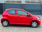 Toyota Aygo 1.0-12V 5DEURS JAAR APK-BOEKJES-NAP, Voorwielaandrijving, Stof, Gebruikt, Zwart