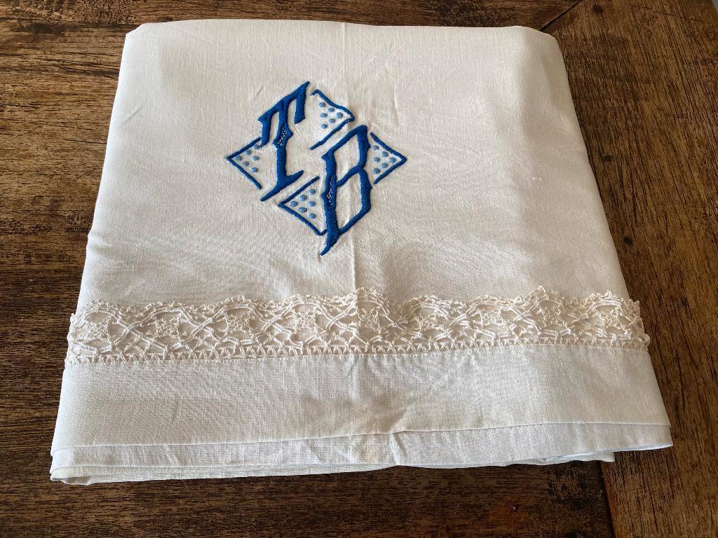 Brocante Frans hand geborduurd/broderie laken, monogram TB, Antiek en Kunst, Ophalen of Verzenden