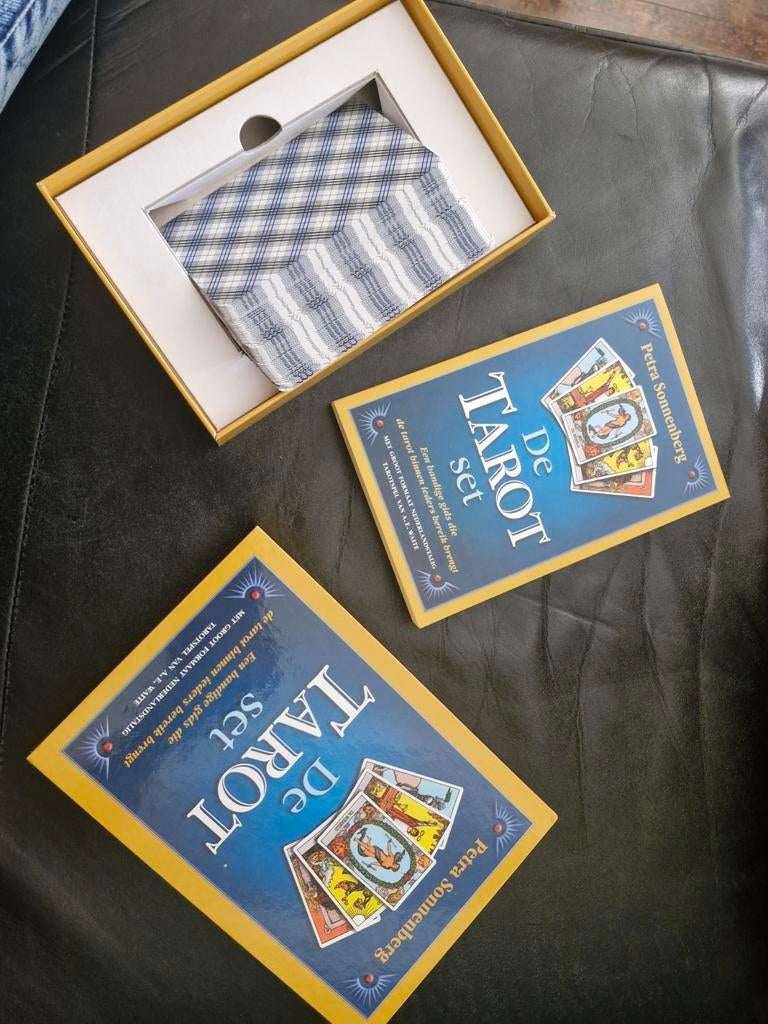 De Tarot Set - Kaarten inclusief boek - Nieuwstaat, Tarot of Kaarten leggen, Petra Sonnenberg, Ophalen of Verzenden, Zo goed als nieuw