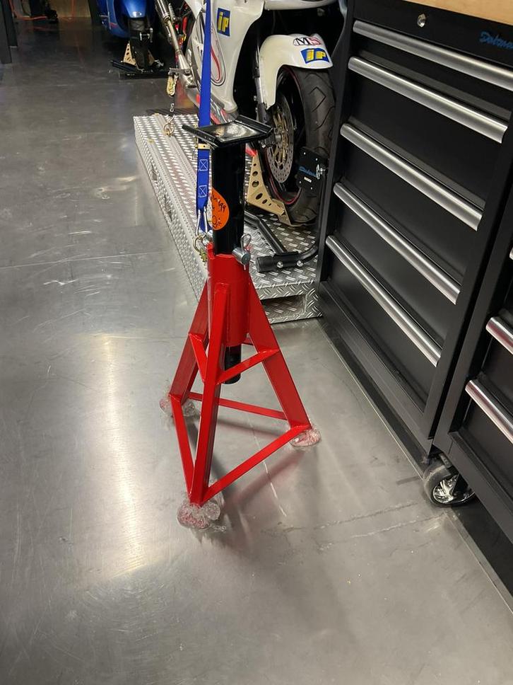 Vrachtwagen assteun 16 ton van €289 NU VOOR, Auto diversen, Autogereedschap, Zo goed als nieuw, Ophalen