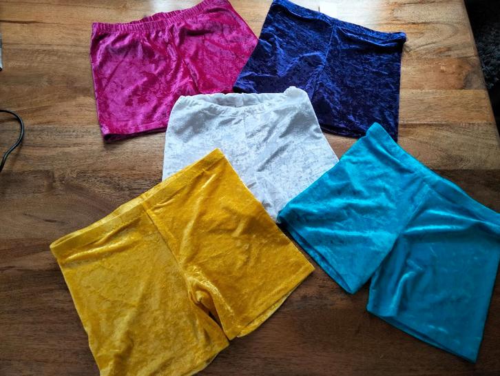 Turnbroekjes velours diverse maten (2), Sport en Fitness, Turnen, Nieuw, Turnpak(je), Maat 36 t/m 42, Ophalen of Verzenden