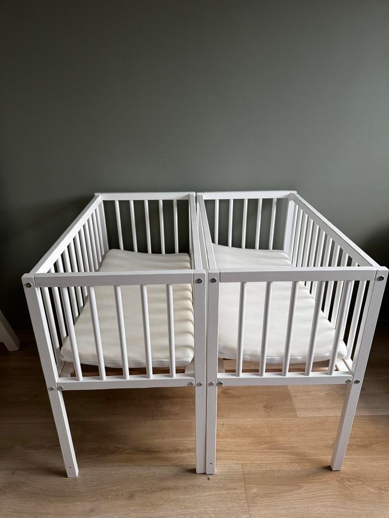 Tweeling wiegjes / co-sleeper met matrassen en hoeslakens, Kinderen en Baby's, Babywiegjes en Ledikanten, Ophalen, Gebruikt, Wieg