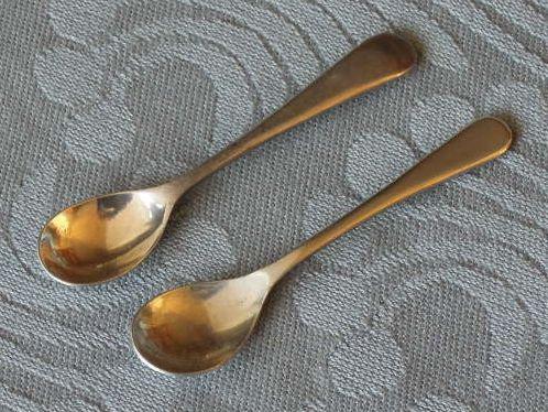 Nr ONB130: 2 Kleine verzilverde zoutlepeltjes, Antiek en Kunst, Ophalen of Verzenden